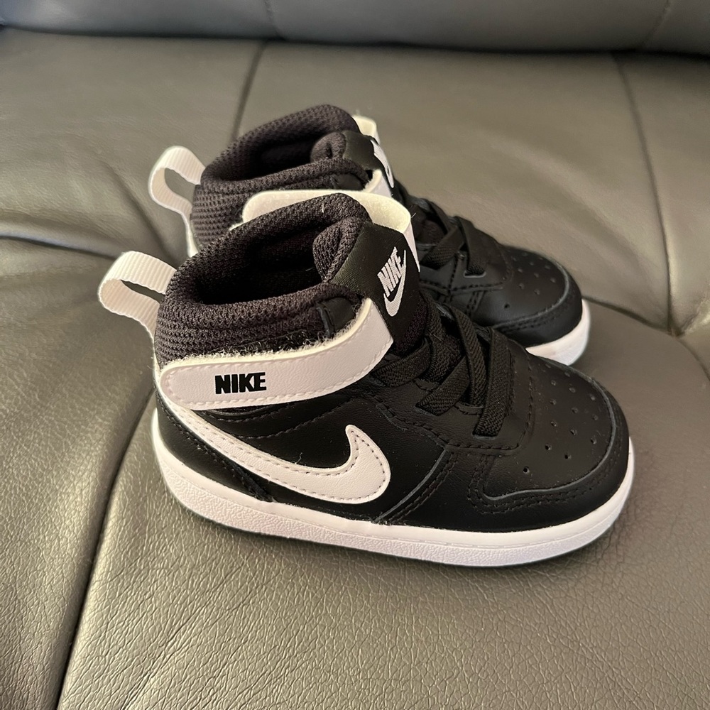 Infant Nikes Size 5